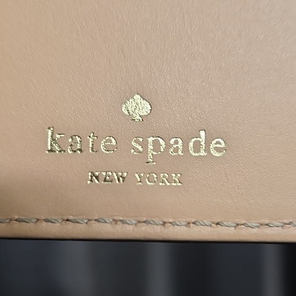 Kate Spade Green card wallet LIKE NEW - Picture 2 of 7